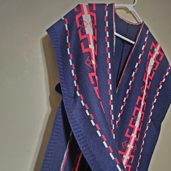 Vintage 70's Poncho Shawl Sweater Boho One Size Fits Most Navy Blue Red Knit - Picture 3 of 5